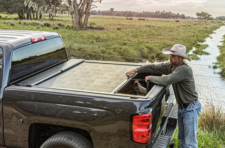 Retractable tonneau cover